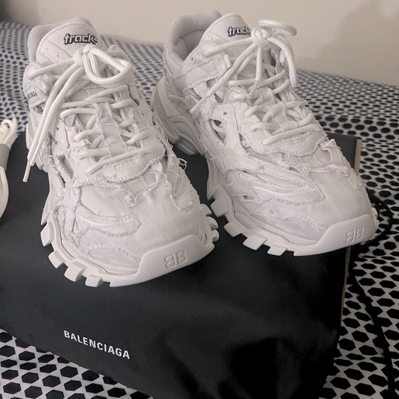 Balenciaga Track 2 White Distressed Sneaker size 42 - Picture 3 of 8
